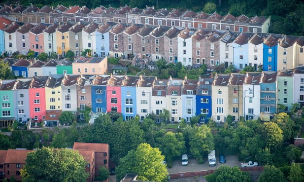 Stamp duty deadline and economic gloom dampen UK housing market